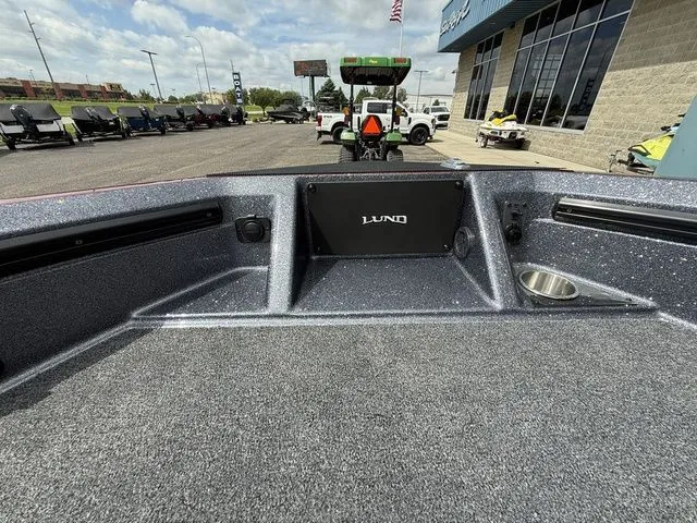 Slide: The Image of Lund 202 PRO-V GL Sport 2026 - 39