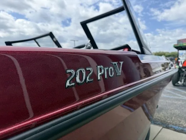 Slide: The Image of Lund 202 PRO-V GL Sport 2026 - 9