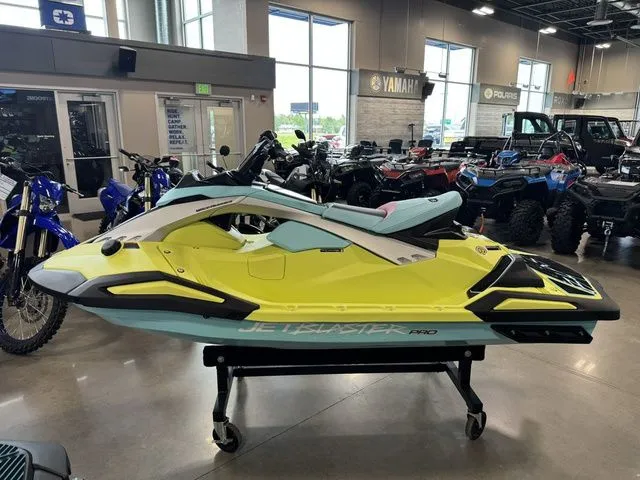 Slide: The Image of Yamaha JetBlaster PRO 2-Up 2025 - 5