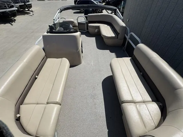 Slide: The Image of Sun Tracker Party Barge 18 DLX 2019 - 12