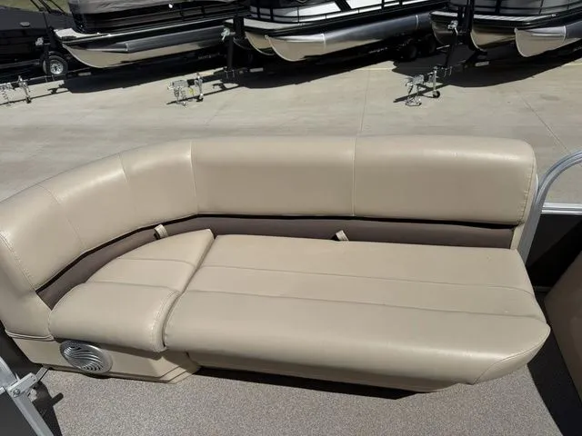 Slide: The Image of Sun Tracker Party Barge 18 DLX 2019 - 13