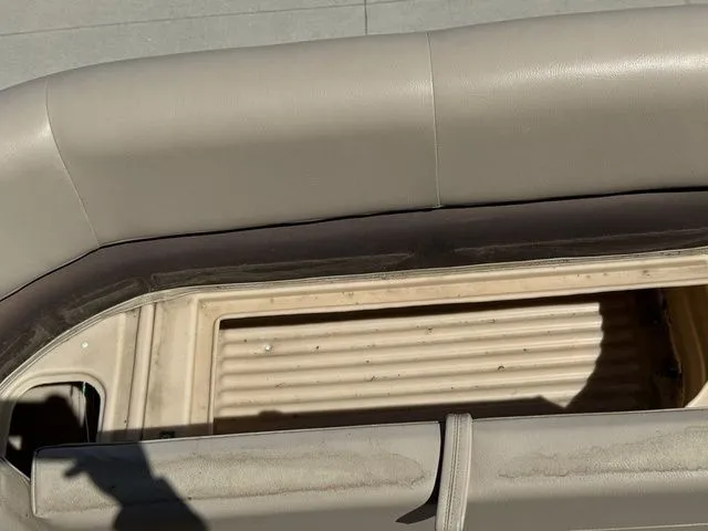 Slide: The Image of Sun Tracker Party Barge 18 DLX 2019 - 17