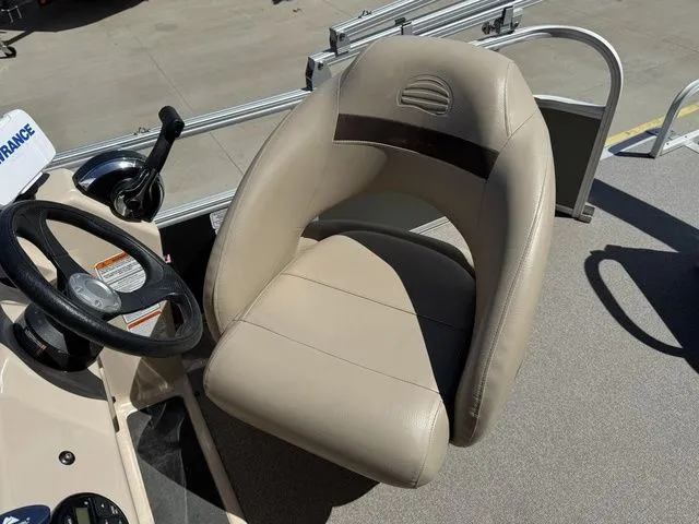 Slide: The Image of Sun Tracker Party Barge 18 DLX 2019 - 19