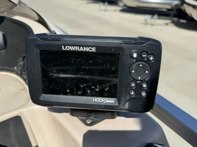 Slide: The Image of Sun Tracker Party Barge 18 DLX 2019 - 21