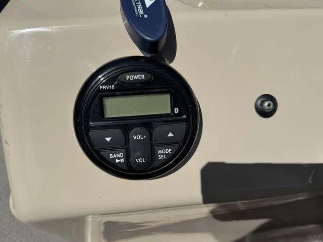 Slide: The Image of Sun Tracker Party Barge 18 DLX 2019 - 22