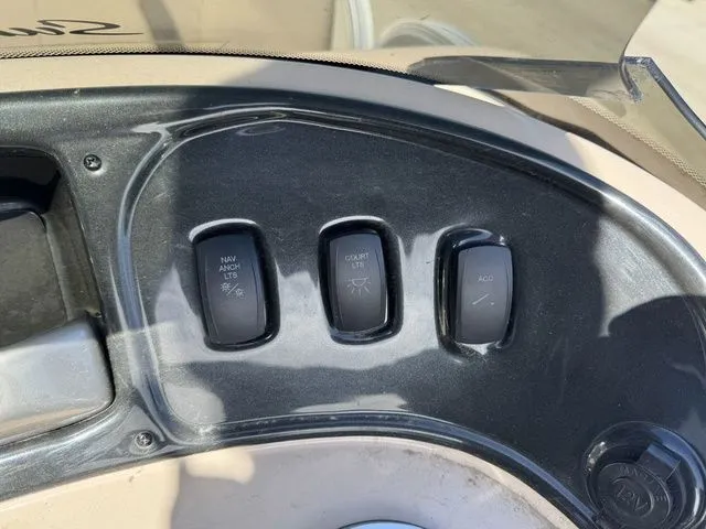 Slide: The Image of Sun Tracker Party Barge 18 DLX 2019 - 23