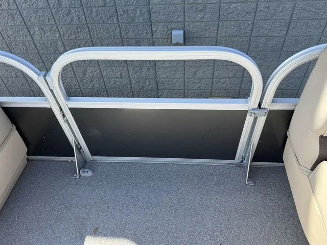 Slide: The Image of Sun Tracker Party Barge 18 DLX 2019 - 30