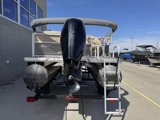 Slide: The Image of Sun Tracker Party Barge 18 DLX 2019 - 9