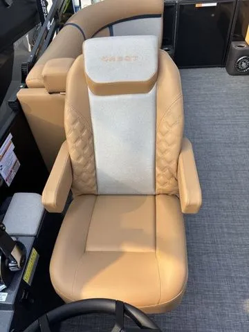 Slide: The Image of Crest Conquest 230 SLC 2026 - 10