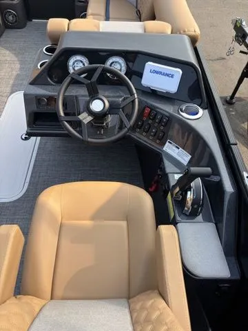 Slide: The Image of Crest Conquest 230 SLC 2026 - 11