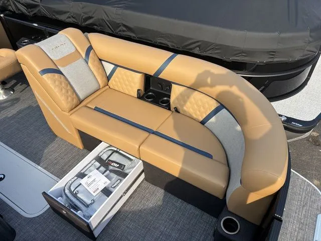 Slide: The Image of Crest Conquest 230 SLC 2026 - 7