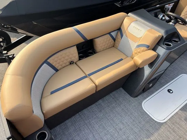 Slide: The Image of Crest Conquest 230 SLC 2026 - 8