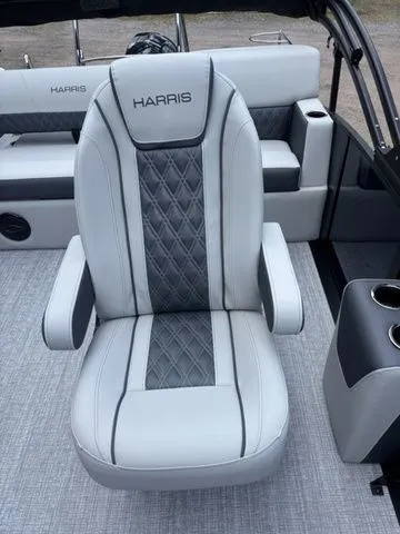 Slide: The Image of Harris Cruiser 230 CWDH 2026 - 11