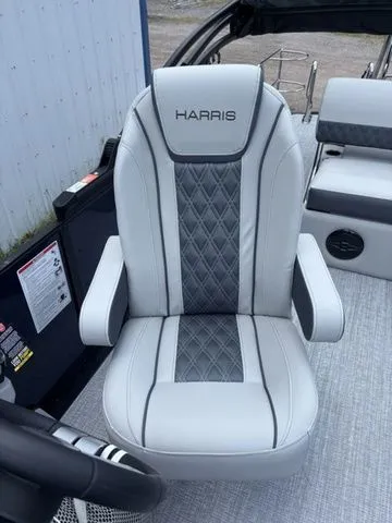 Slide: The Image of Harris Cruiser 230 CWDH 2026 - 12