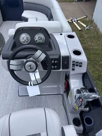 Slide: The Image of Harris Cruiser 230 CWDH 2026 - 13