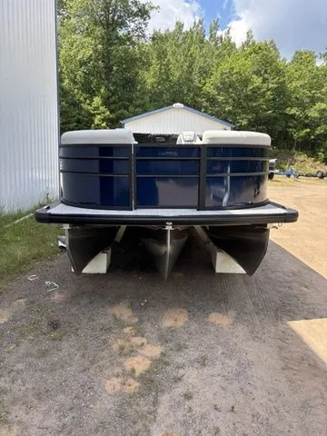 Slide: The Image of Harris Cruiser 230 CWDH 2026 - 3