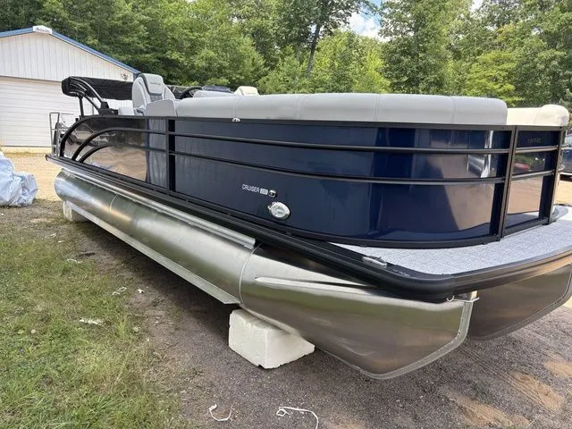 Slide: The Image of Harris Cruiser 230 CWDH 2026 - 4