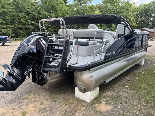 Slide: The Image of Harris Cruiser 230 CWDH 2026 - 5