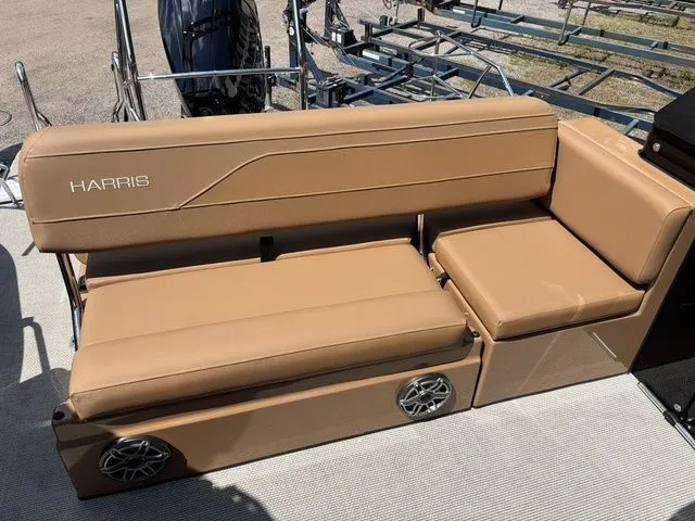 Slide: The Image of Harris Grand Mariner 250 SLDH 2026 - 17