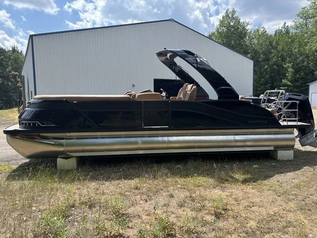 Slide: The Image of Harris Grand Mariner 250 SLDH 2026 - 5