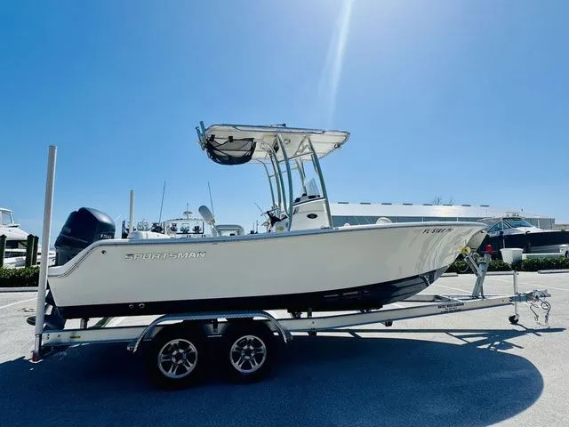 Slide: The Image of Sportsman Heritage 211 Center Console 2013 - 16