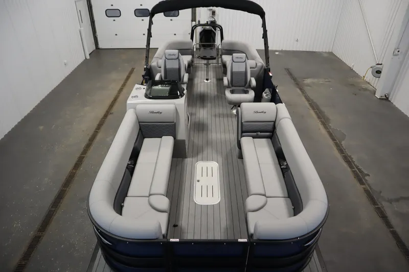 Slide: The Image of 2025 Bentley Pontoons Elite 253 Admiral Tri-toon with spacious seating and modern design. - 8
