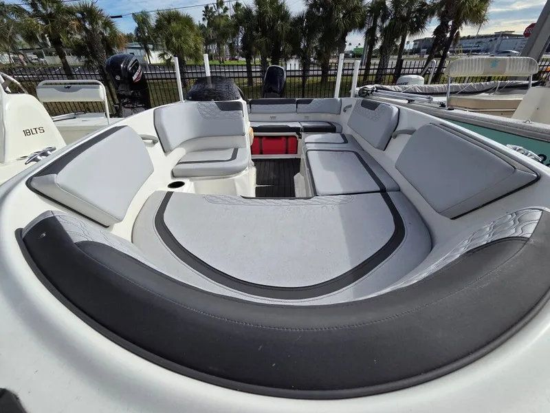 Slide: The Image of Bayliner Element M15 2024 - 11