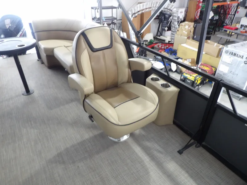 Slide: The Image of Viaggio Lago 20U 2022 - 16