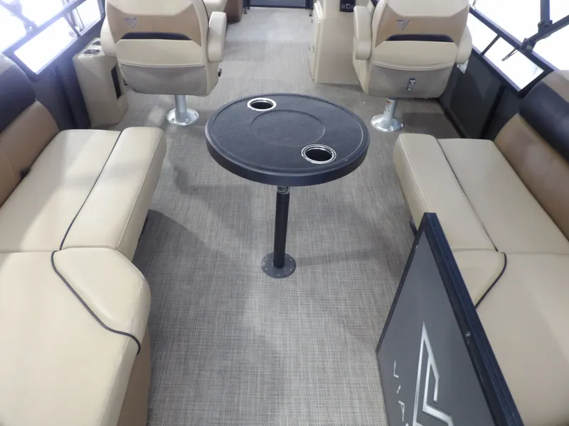 Slide: The Image of Viaggio Lago 20U 2022 - 19