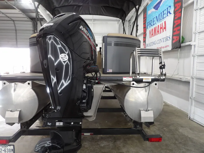 Slide: The Image of Viaggio Lago 20U 2022 - 9