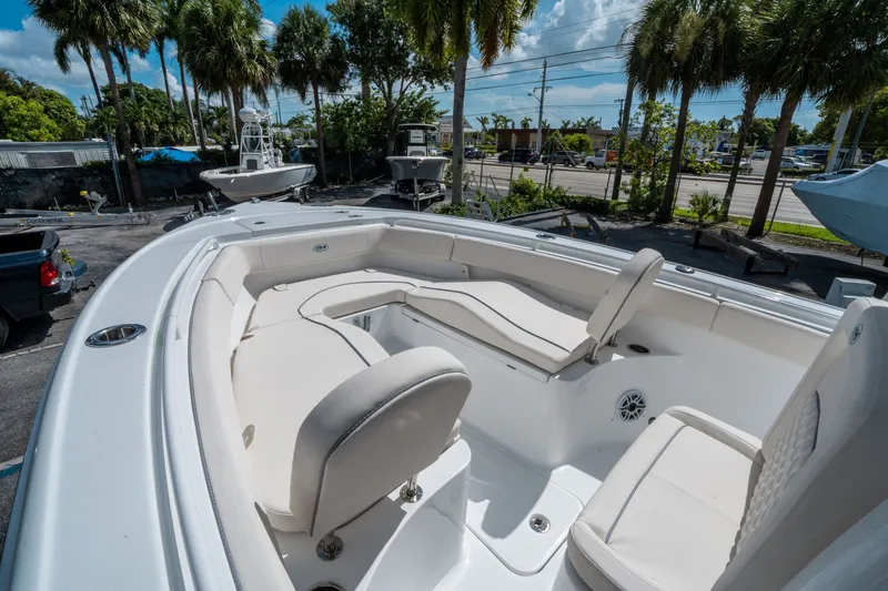 Slide: The Image of Sea Hunt Ultra 255 SE 2026 - 23