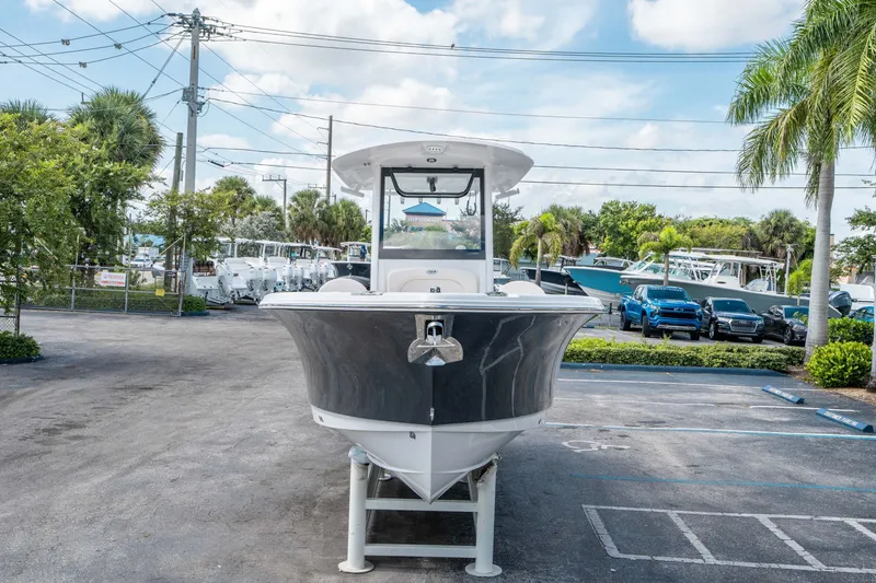 Slide: The Image of Sea Hunt Ultra 255 SE 2026 - 7