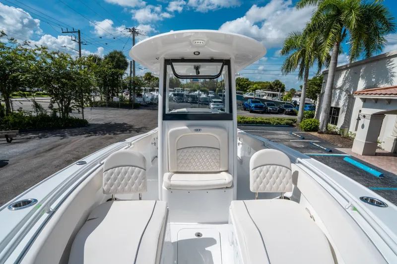 Slide: The Image of Sea Hunt Ultra 255 SE 2026 - 27