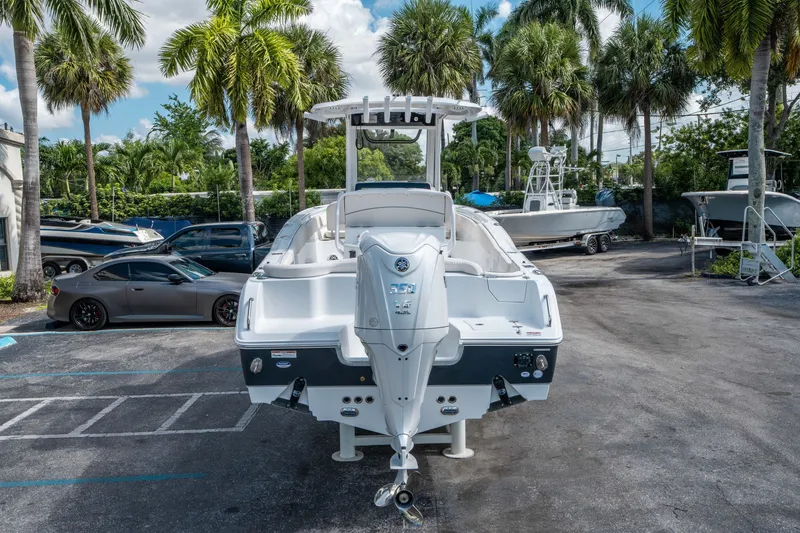 Slide: The Image of Sea Hunt Ultra 255 SE 2026 - 3