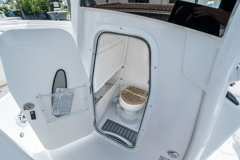 Slide: The Image of Sea Hunt Ultra 255 SE 2026 - 22