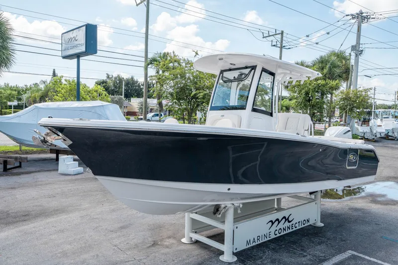 Slide: The Image of Sea Hunt Ultra 255 SE 2026 - 6