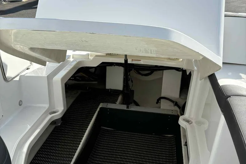 Slide: The Image of Depth gauge on 2018 Monterey M65 boat showing 92°F air, 75°F water, 6.7 feet depth. - 14