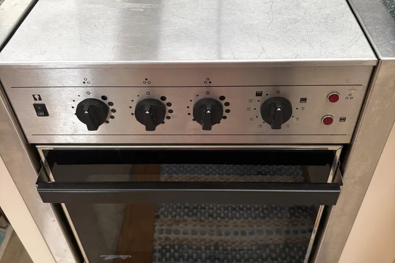 Slide: The Image of 1999 Silverton 392 oven with stainless steel finish and control knobs. - 32