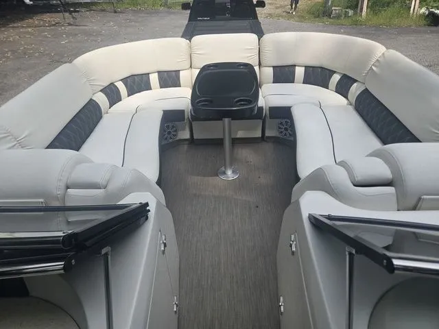 Slide: The Image of Bennington 25QXSBWA 2018 - 14