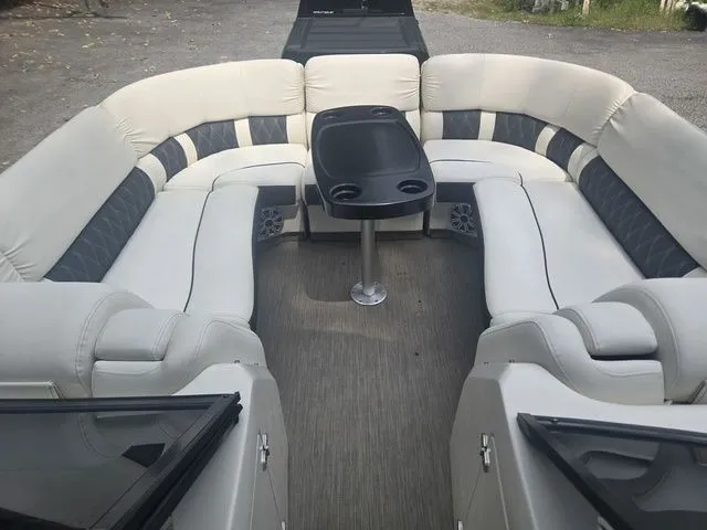 Slide: The Image of Bennington 25QXSBWA 2018 - 15