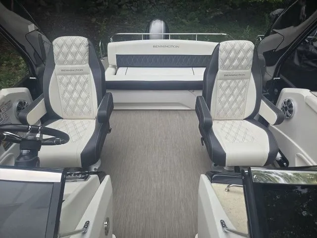 Slide: The Image of Bennington 25QXSBWA 2018 - 8