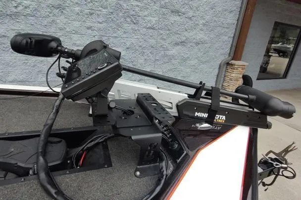 Slide: The Image of 2016 Bullet 21XRD boat with Minn Kota trolling motor and advanced navigation system. - 3