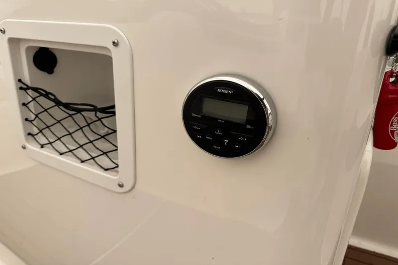 Slide: The Image of Bayliner 180 EL 2019 - 6