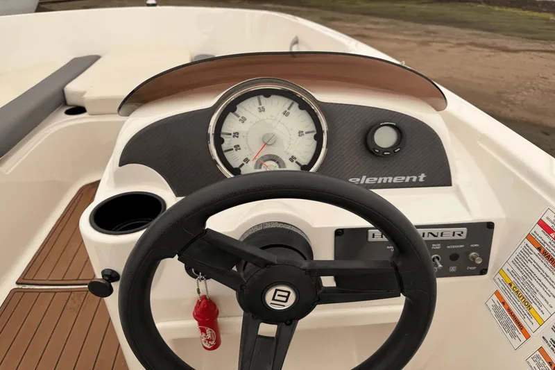 Slide: The Image of Bayliner 180 EL 2019 - 7