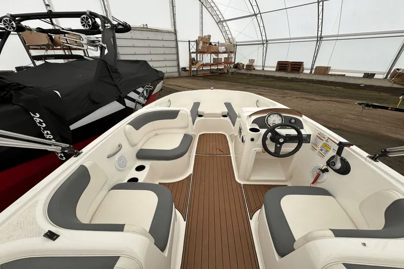 Slide: The Image of Bayliner 180 EL 2019 - 9