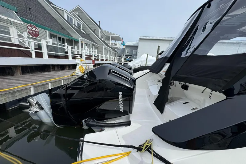 Slide: The Image of Sea Ray Sundancer 370 Outboard 2026 - 11
