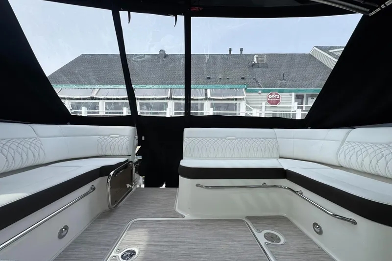 Slide: The Image of Sea Ray Sundancer 370 Outboard 2026 - 14