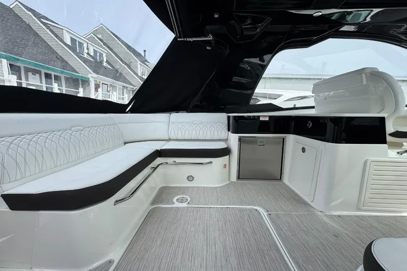 Slide: The Image of Sea Ray Sundancer 370 Outboard 2026 - 16