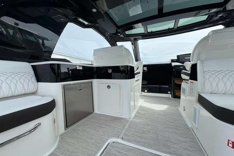 Slide: The Image of Sea Ray Sundancer 370 Outboard 2026 - 17