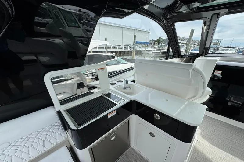 Slide: The Image of Sea Ray Sundancer 370 Outboard 2026 - 24